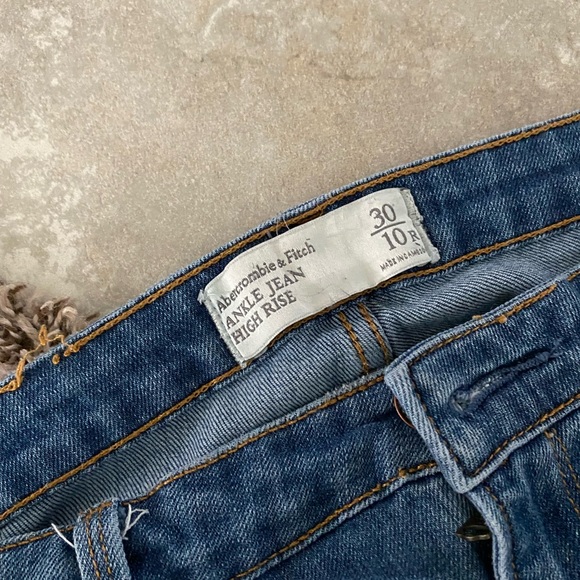 Abercrombie and Fitch Ankle Jean High Rise - Picture 3 of 3